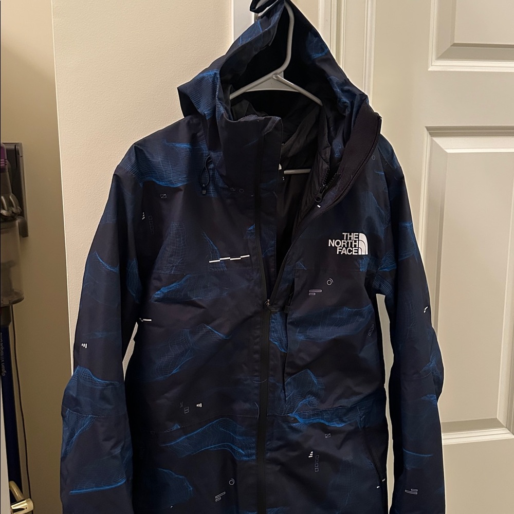 The North Face Thermoball Eco Snow Triclimate Men's ski jacket. Size small